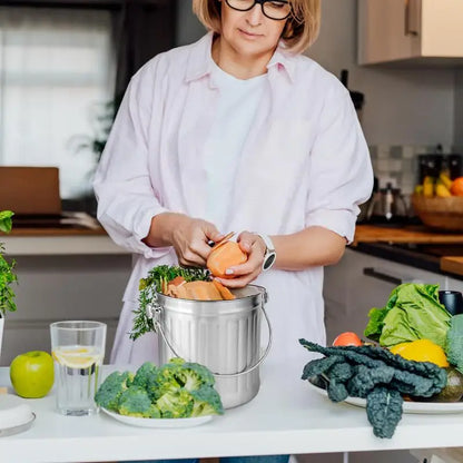 Compost Bin For Kitchen Countertop Hanging Trash Can With Lid For Kitchen Cabinet Door Compost Bucket For Kitchen With Lid - HAYVYN